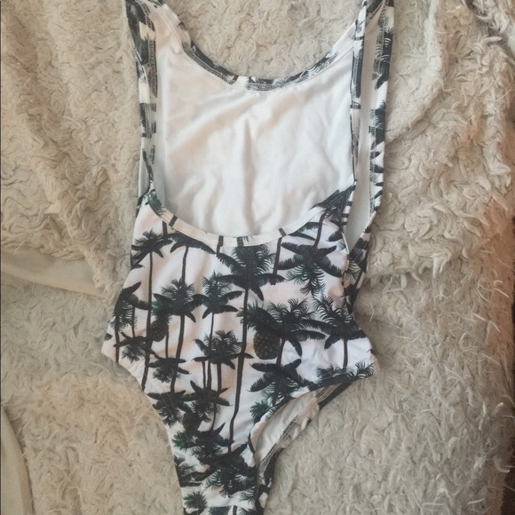 PALM TREE ONE PIECE 🖤🌴 - Picture 4 of 4